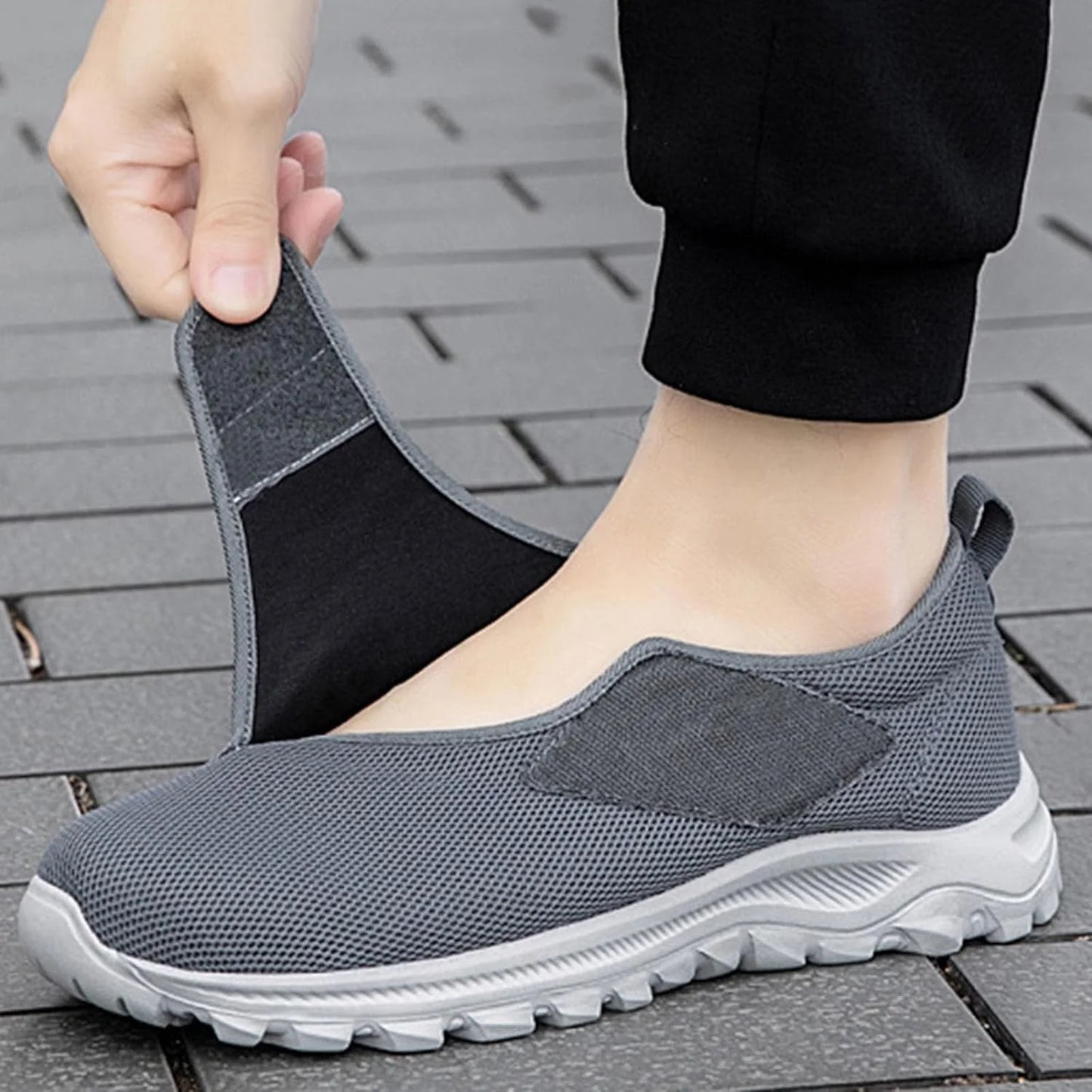 Leisure Sports Velcro Elderly Shoes with Wide and Swollen Feet for Middle-Aged and Elderly Men and Women, Soft Soled Walking Shoes